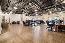 Bureau a louer Plateau - tres grand, ensoleilee