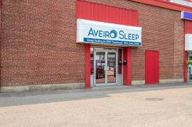 1433 Retail Bay on Taylor Drive with Free Mezzanine