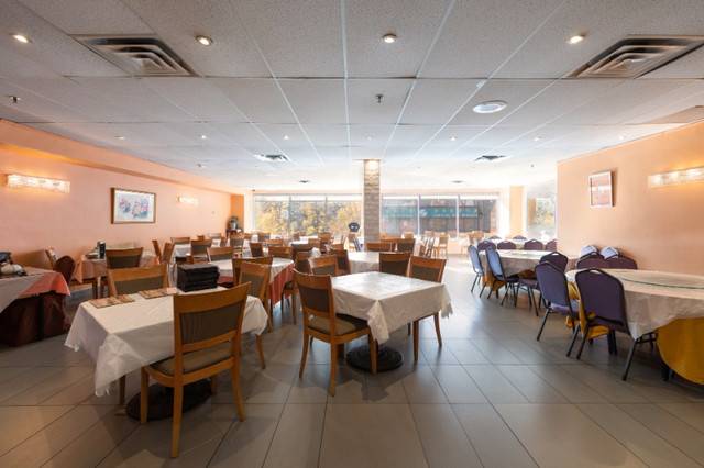 Beautiful restaurant for rent ! - Superbe restaurant à louer!