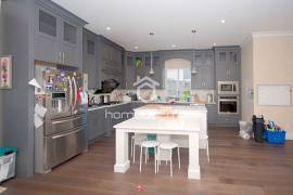 Host family needs to find an in-school student Co (HS105533)