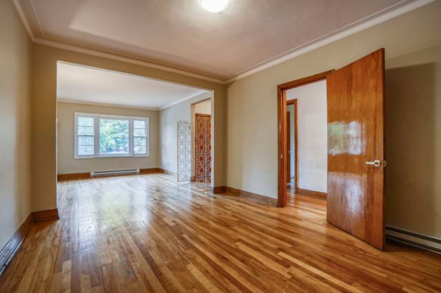 ** PETITE ITALY ** très grand 4 chambres à coucher