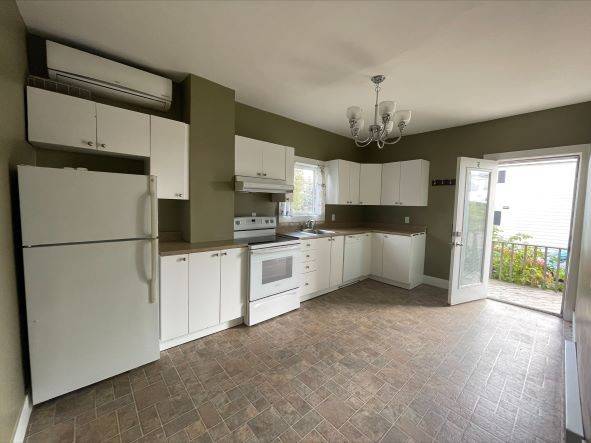 16 Caledonia Rd - CHFR - 3 Bedroom W/ Balcony? Yes please!