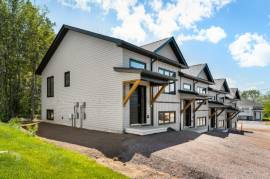 NEW Townhouse Available NOW