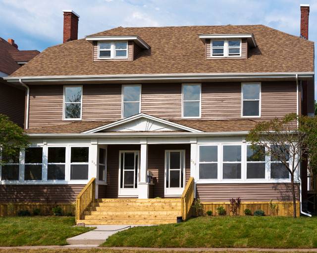 Downtown Fully Furnished Bachelor Across Victoria Park