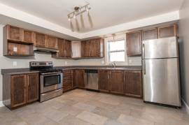 Nice 2 bedroom apt on Elmwood near University **ALL INCLUDED**