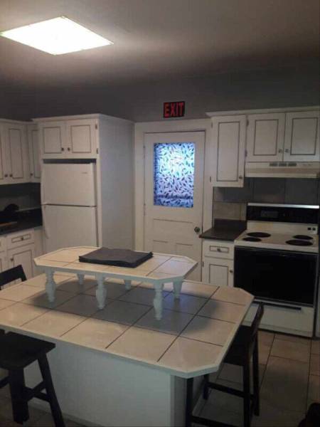 Furnished room in shared apartment - female only