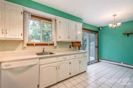 Room rental daily/weekly. In family home. Clean. Quiet.
