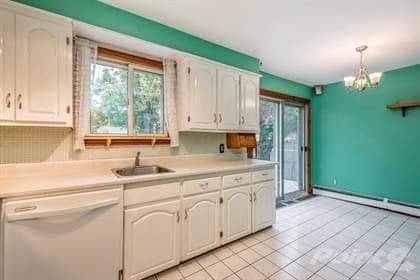 Room rental daily/weekly. In family home. Clean. Quiet.