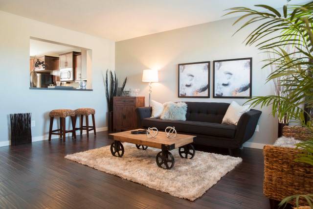 Parkview Estates - Alberta Side Townhouse - Like New! Available!