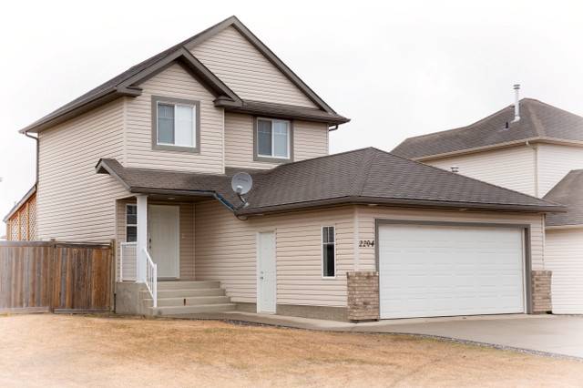 Perfect Family Home with Double Car Garage & Fenced Yard - Oct!