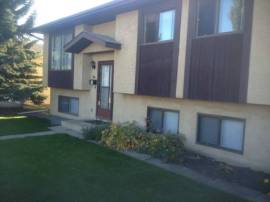 Large 3 Bedroom Home with Mother in Law Suite in Deer Park!