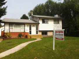 Full house in Sunnybrook! Garage, fence yard! CALL NOW