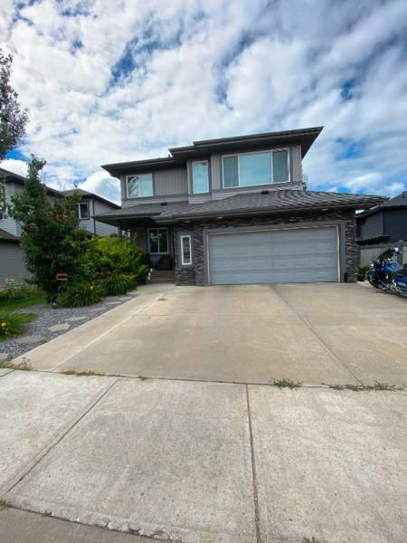 Short term rental available Oct 1.