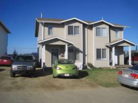 Blackfalds Top floor Bedroom For Rent : Oct 1