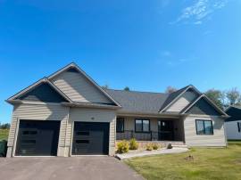 Nearly new house for lease with 5 bedrooms and 3 bathrooms