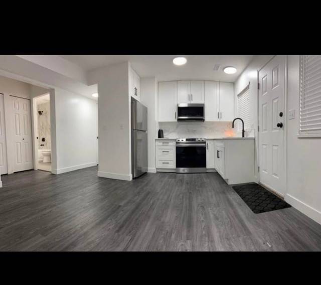 2Bedrooms+ 2 Bathrooms Utilities Included