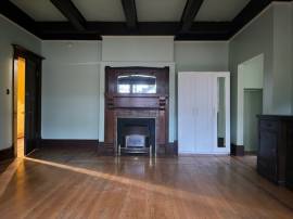 Perfect for sharing: Queens Park New West: Large Studio