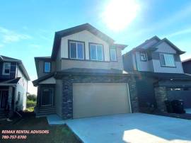 STUNNING 2022 BUILD BACKING ON TO GREEN SPACE! 3 BED, 2.5 BATH,