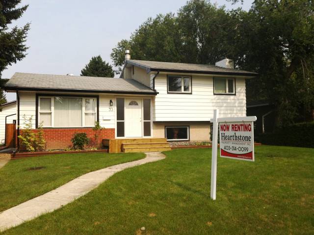 Full house in Sunnybrook! Garage, fence yard! CALL NOW