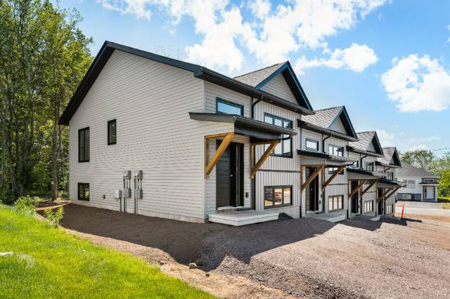 NEW Townhouse Available NOW