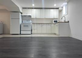 AAA Spacious 1 bed legal basement near shopping and amenities!