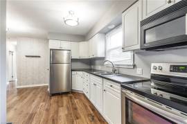 **STUNNING** 3 BEDROOM MAIN UNIT IN THE NORTH END!!
