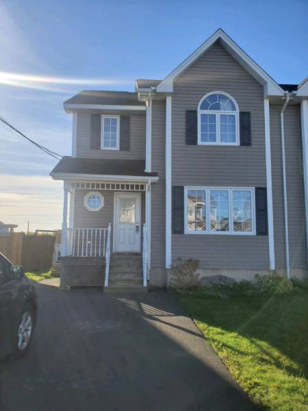 3 bedrooms and 1.5 bathrooms house for rent
