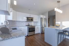 Horizon Place - LUXURIOUS 2 bedroom corner unit #616 !