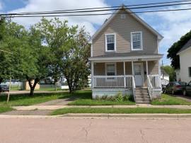 41 CARLYLE - 3 BEDROOM HOME- DOWNTOWN - QUIET STREET - NOW