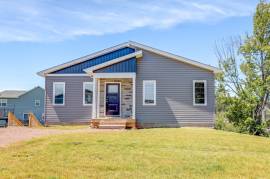 15 CLOVER - 3 BED - FIREPLACE - AC - 2 PARKING - AVAIL NOW!!