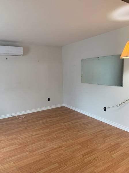 *****ROOMS FOR RENT*****