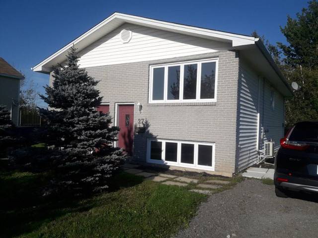 3 Beds 1 Bath Apartment Available Nov 2