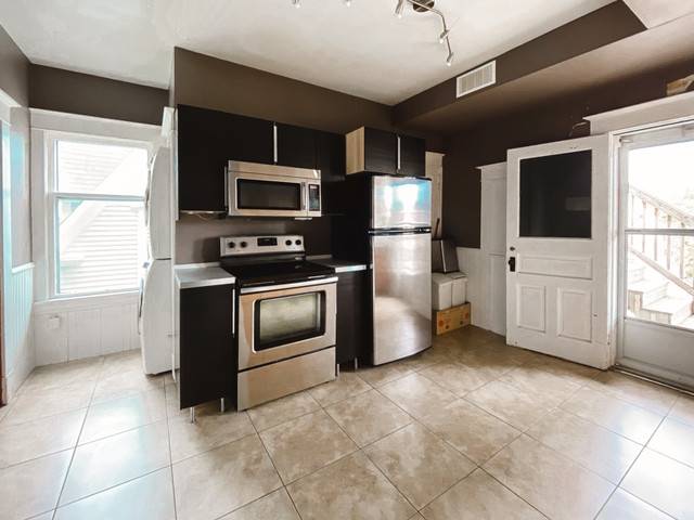 Large, 3 Bedroom Unit (Second Floor)