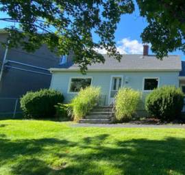 3 Bedrooms for lease on Edmond Street ( close to U de M)