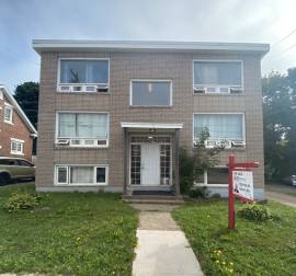5 Winter - U2 - CHFR - Large 1 Bedroom W/ Lots of Storage!