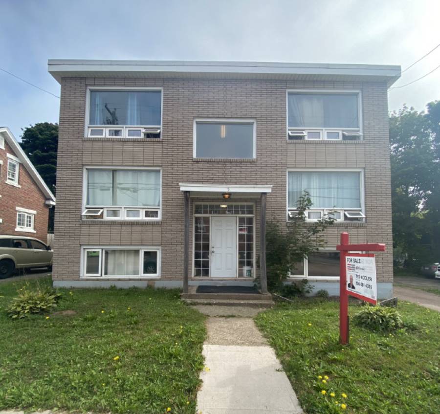 5 Winter - U2 - CHFR - Large 1 Bedroom W/ Lots of Storage!