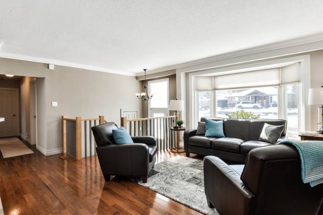 Single detached house for rent in King
