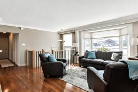 Single detached house for rent in King