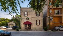 LOFT STYLE WAREHOUSE SUITE IN WINNIPEG DOWNTOWN