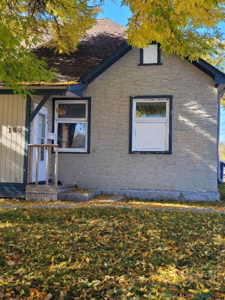 3 Bedroom side by side right infront of school