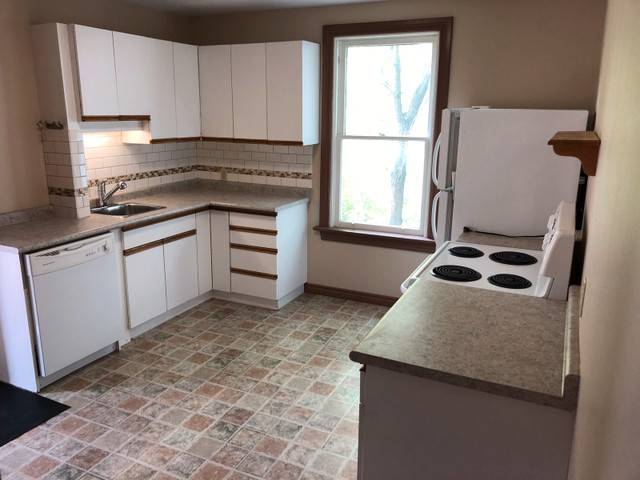 2 Bdrm, free parking for 6 mths, utilities included.