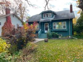 2 Bed 1 Bath in River Heights *Large Yard, Garage, Pet Friendly*