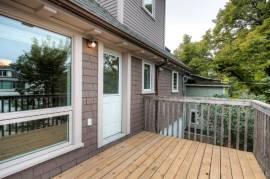 Large 3 Bed & 1.5 Bath Duplex, Crescentwood, Half month off rent