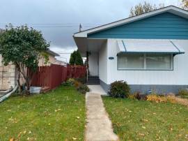 3 Bedroom, 2 Bathroom House on Centennial St. *River Heights*