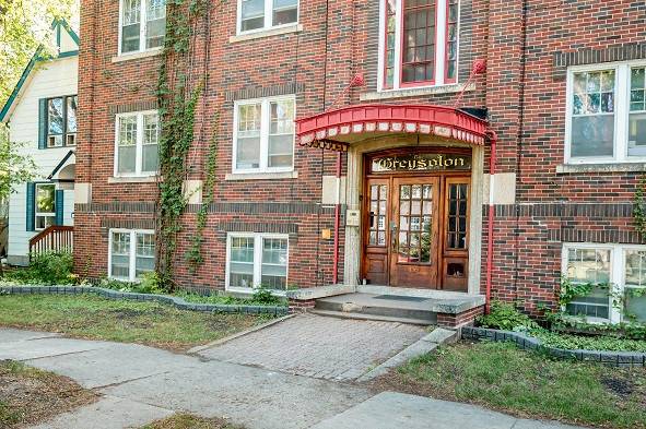 136 Spence St- Greysolon Apts- Bachelor Suite