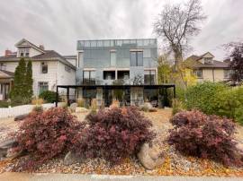 3 Bedrooms, 2.5 Bathrooms Apartment Style Condo for Rent