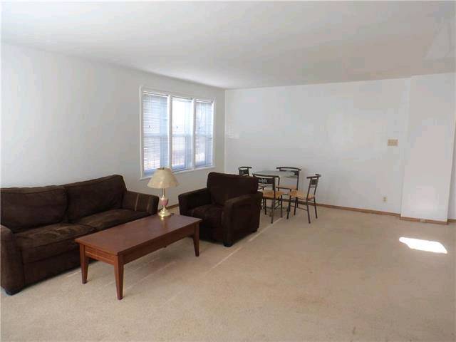 5 bed 2 bath house for rent @ 455 selkirk avenue