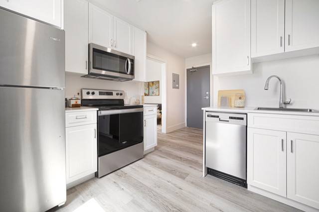 Spacious Bachelor Suite Walking Distance to U of W