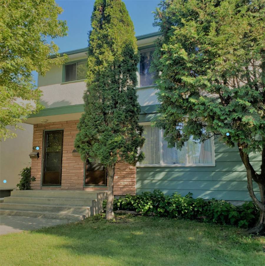 GRANT PARK AREA -FANTASTIC LOCATION-3 BEDROOM & DEN