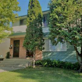 GRANT PARK AREA -FANTASTIC LOCATION-3 BEDROOM & DEN
